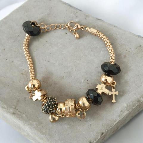 Elegantes Armband goldfarben mit schwarzen Perlen & Kreuzen