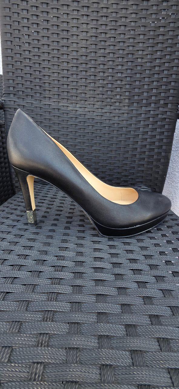 Guess Pumps in schwarz Größe 39
