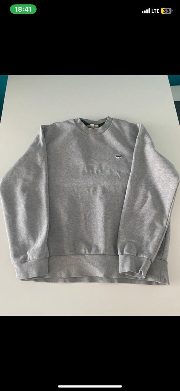 Grauer Lacoste Pullover