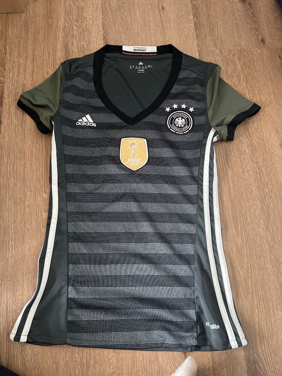 Adidas  Schönes Trikot  Size XS