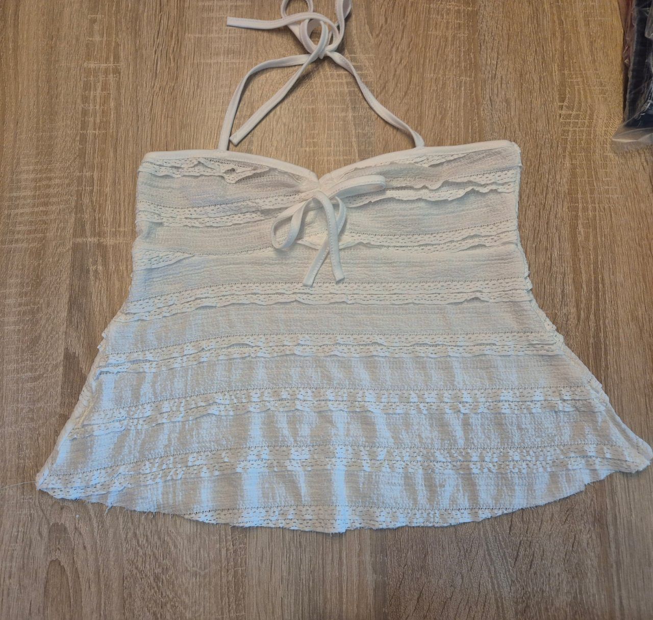 Hübsches weißes Sommer-Top mit Spitze & Halfter-Ausschnitt Size S