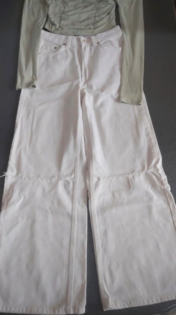 Zara Weiße Zara Hose mit grünem top Size XS