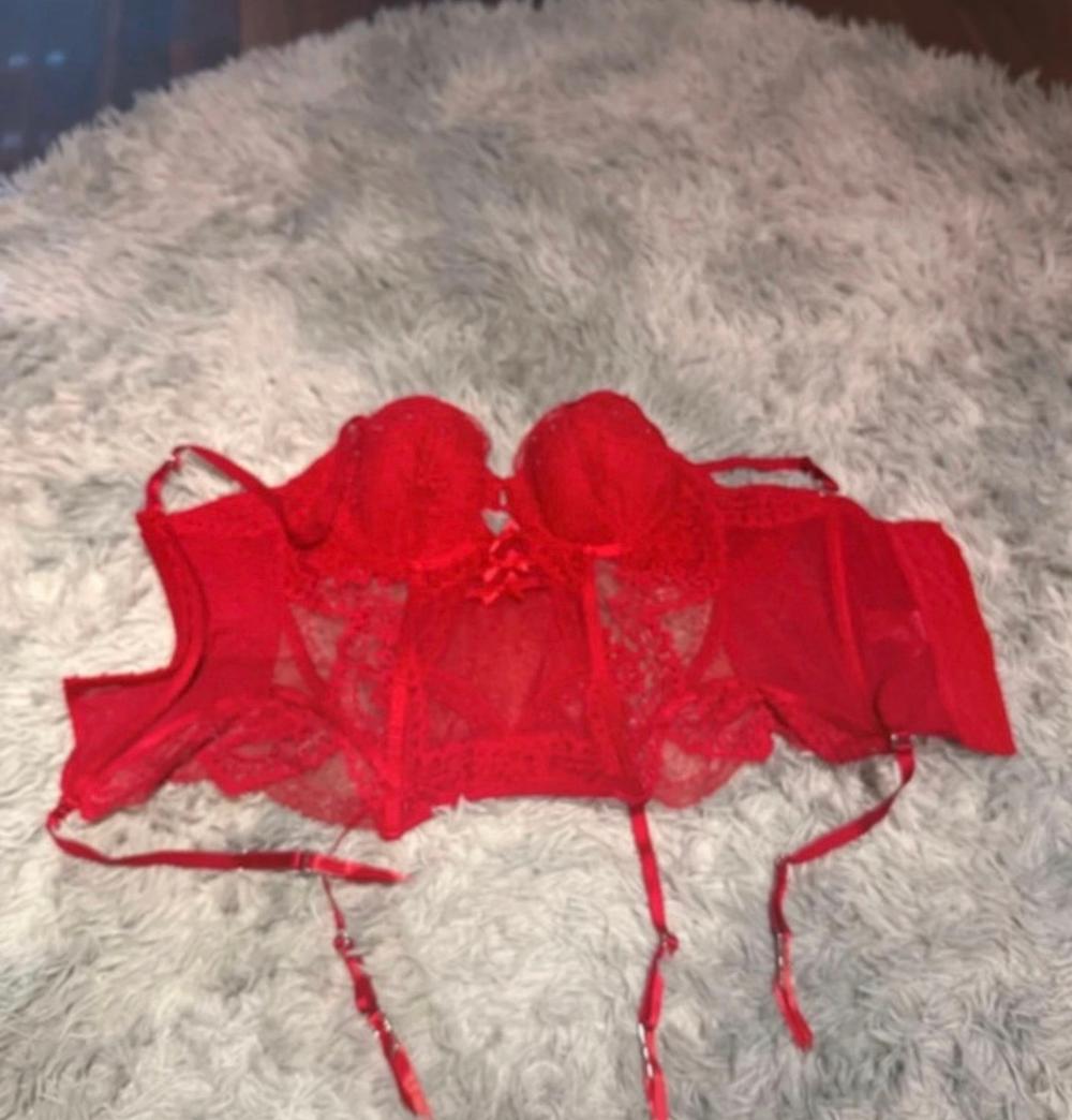 Sexy Corsage in rot mit spitze Glitzer und schleifen