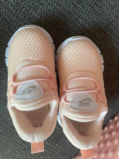 Nike Nike Kinderschuhe Size 22