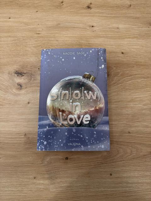 Snow in Love - Maddie Sage