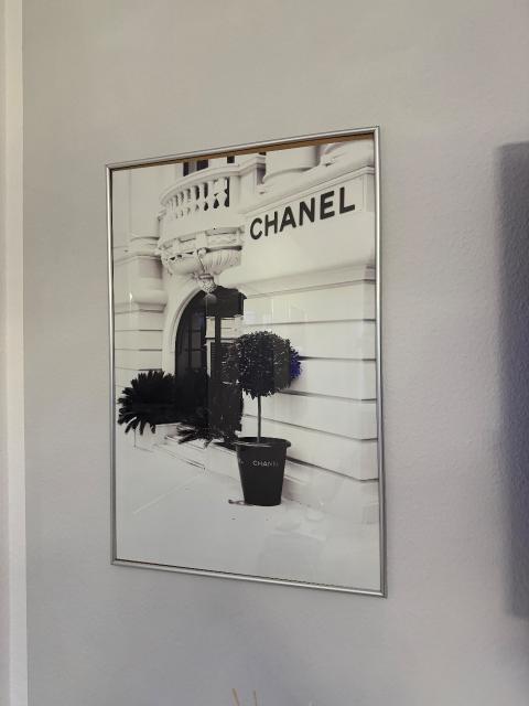 CHANEL Fashion Poster – 83 × 60 cm – Schwarz-Weiß