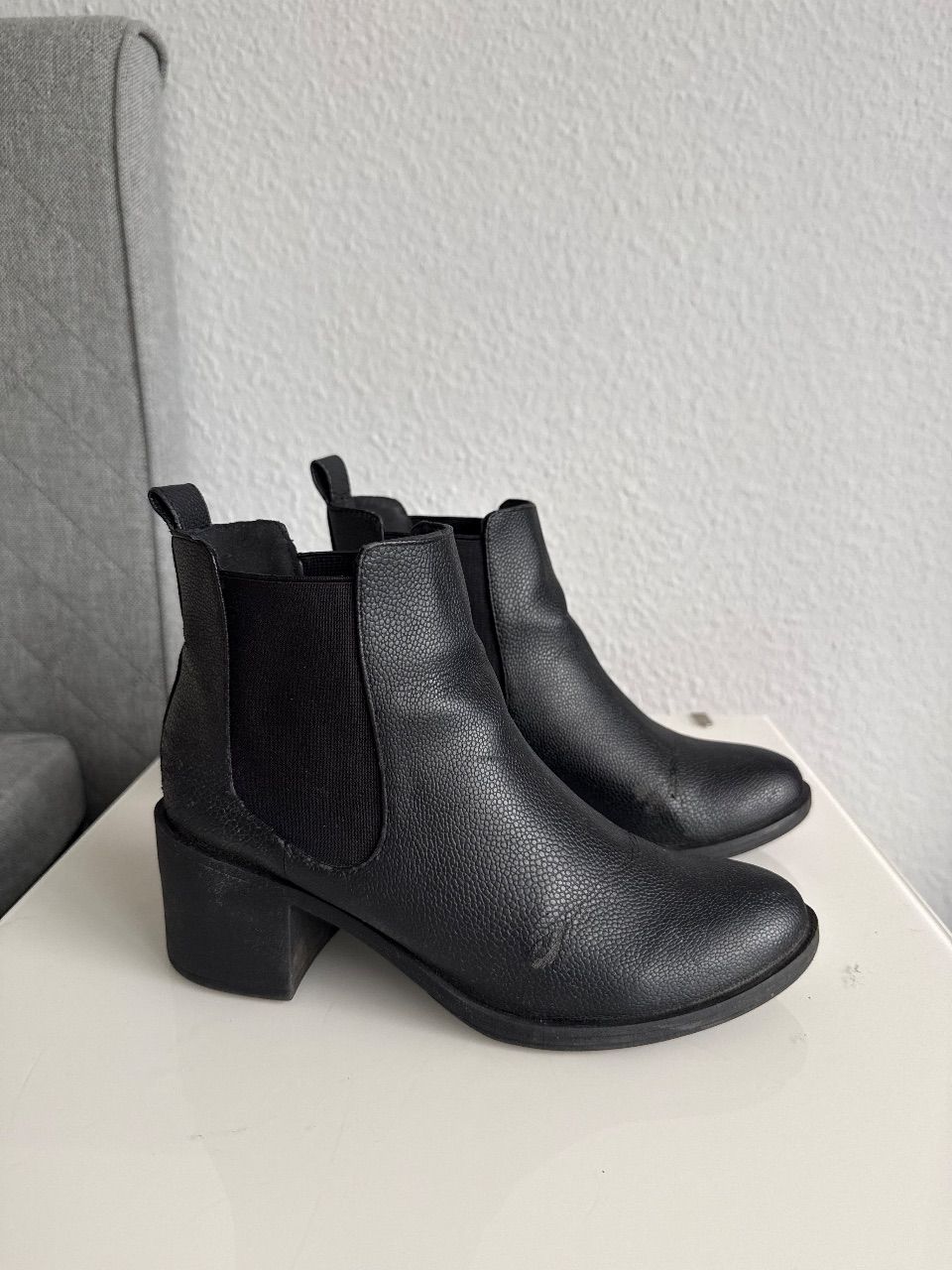 H&M Schwarze Chelsea Boots mit Blockabsatz – Gr. 38 Size 38