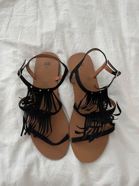 H&M Schöne Sandalen mit schwarzen Fransen Gr. 41 von H&M Size 41