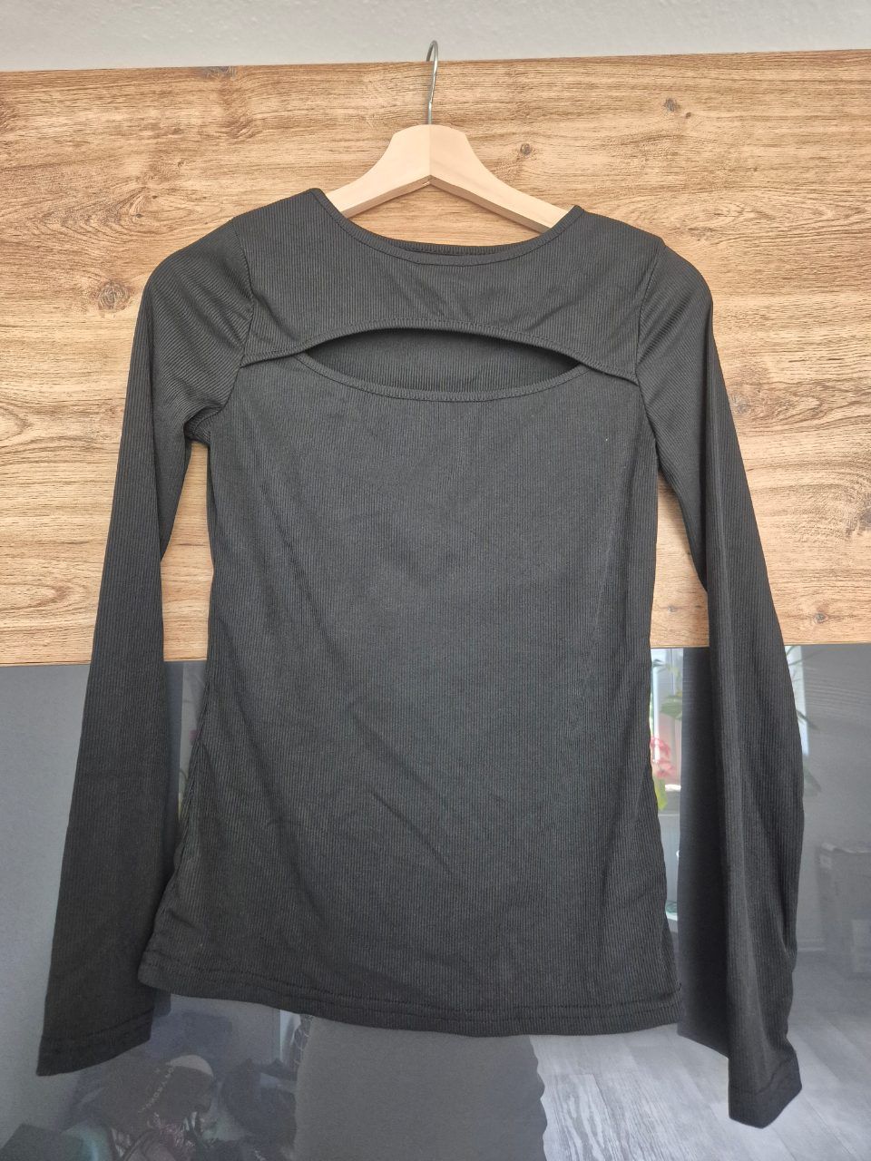 Shein Schwarzes Oberteil mit Cut Out Size M