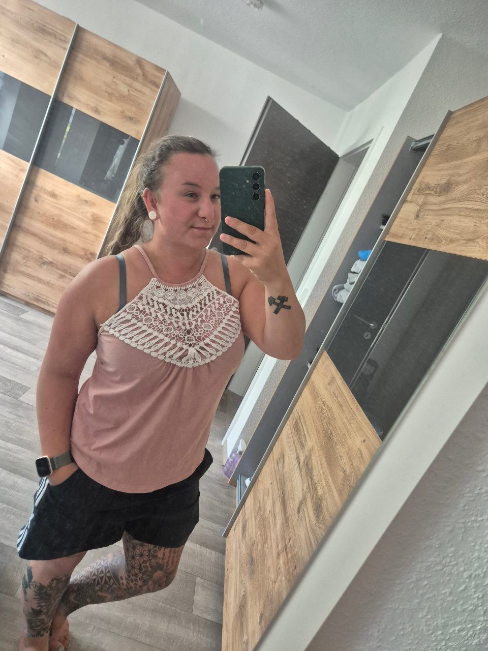 Shein  Rose Top mit Häkel Details  Size M