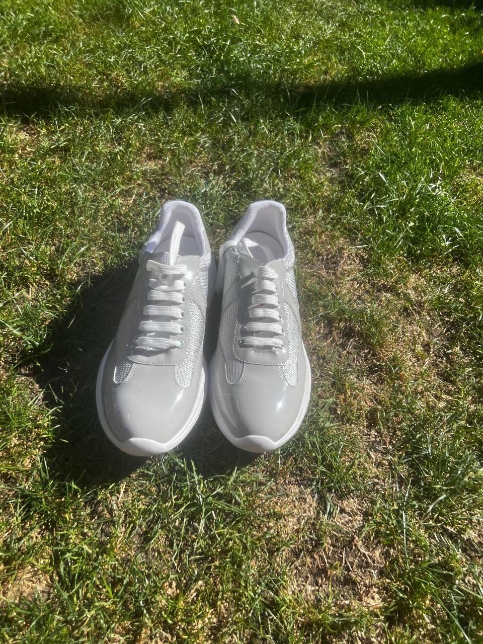 Prada Cups grau