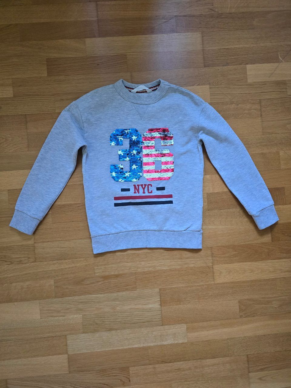 H&M H&M Sweatshirt Wende-Pailletten Gr. 134/140 – Grau NYC USA Print Size 134