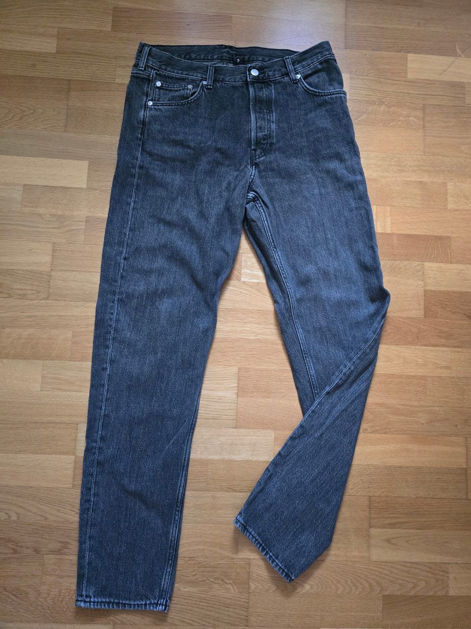 Weekday Weekday "Barrel" Relaxed Tapered Jeans (Gr. 32/34) Size W32/L34