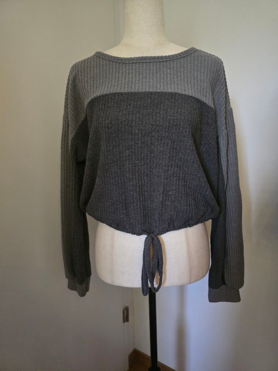 Hollister  Hollister Waffelstrick Oberteil XS – Grautöne Waffle Knit Open Back Cropped Long Size XS