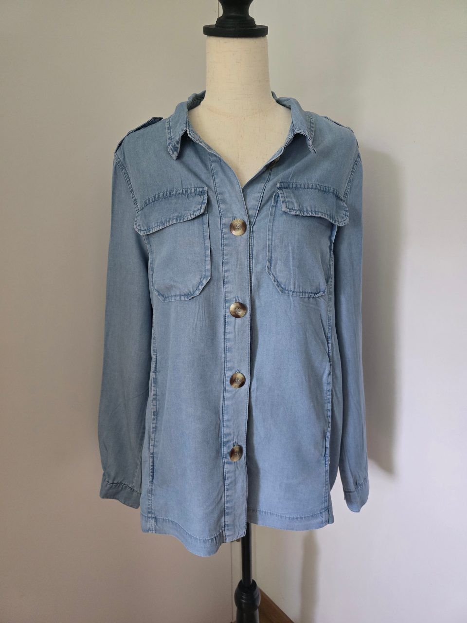 Velvet Heart Tencel Utility Hemdbluse M – Hellblau Denim-Look Safari-Style