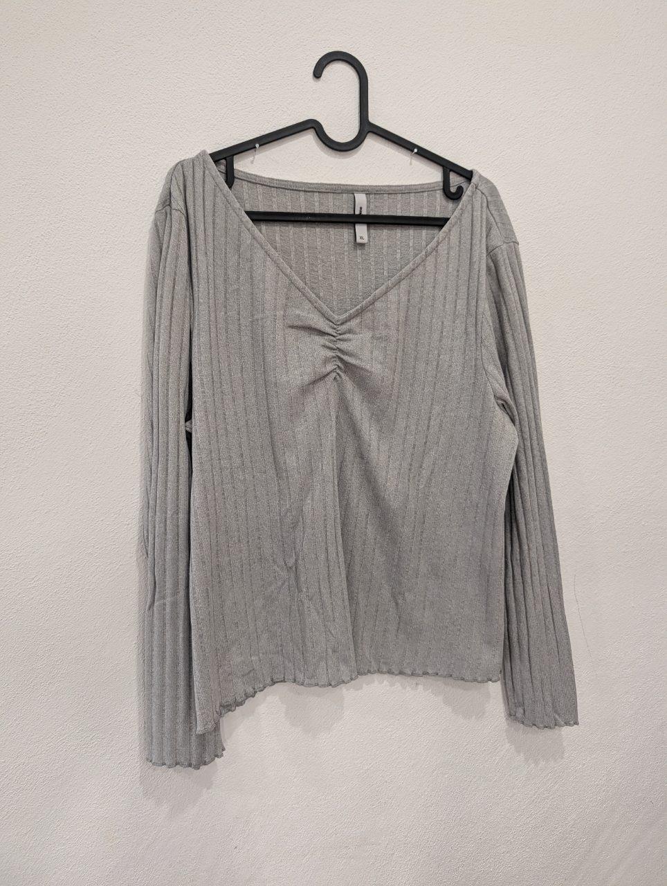 ever.me Rippstrick Langarm-Shirt – Hellgrau / Silber – Gr. XL (Raffung am Aussch