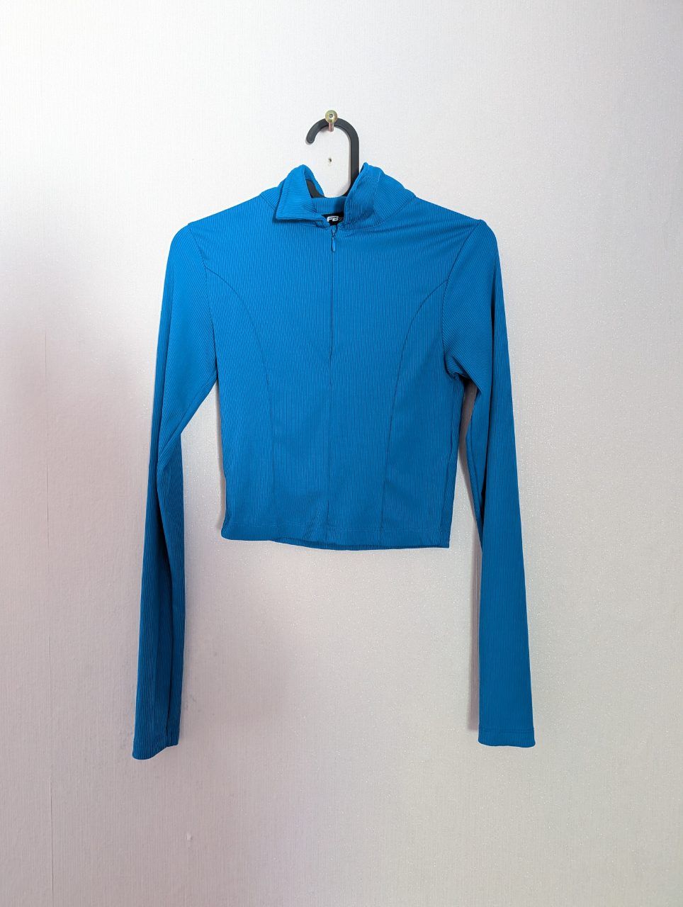 FB Sister  Blaues Crop Langarm-Shirt mit Reißverschluss von FB Sister Size S