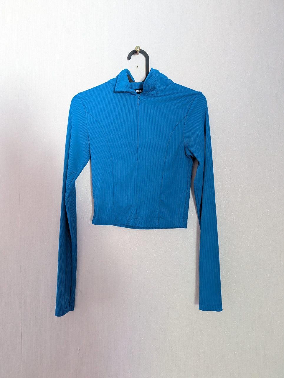 Blaues Crop Langarm-Shirt mit Reißverschluss von FB Sister