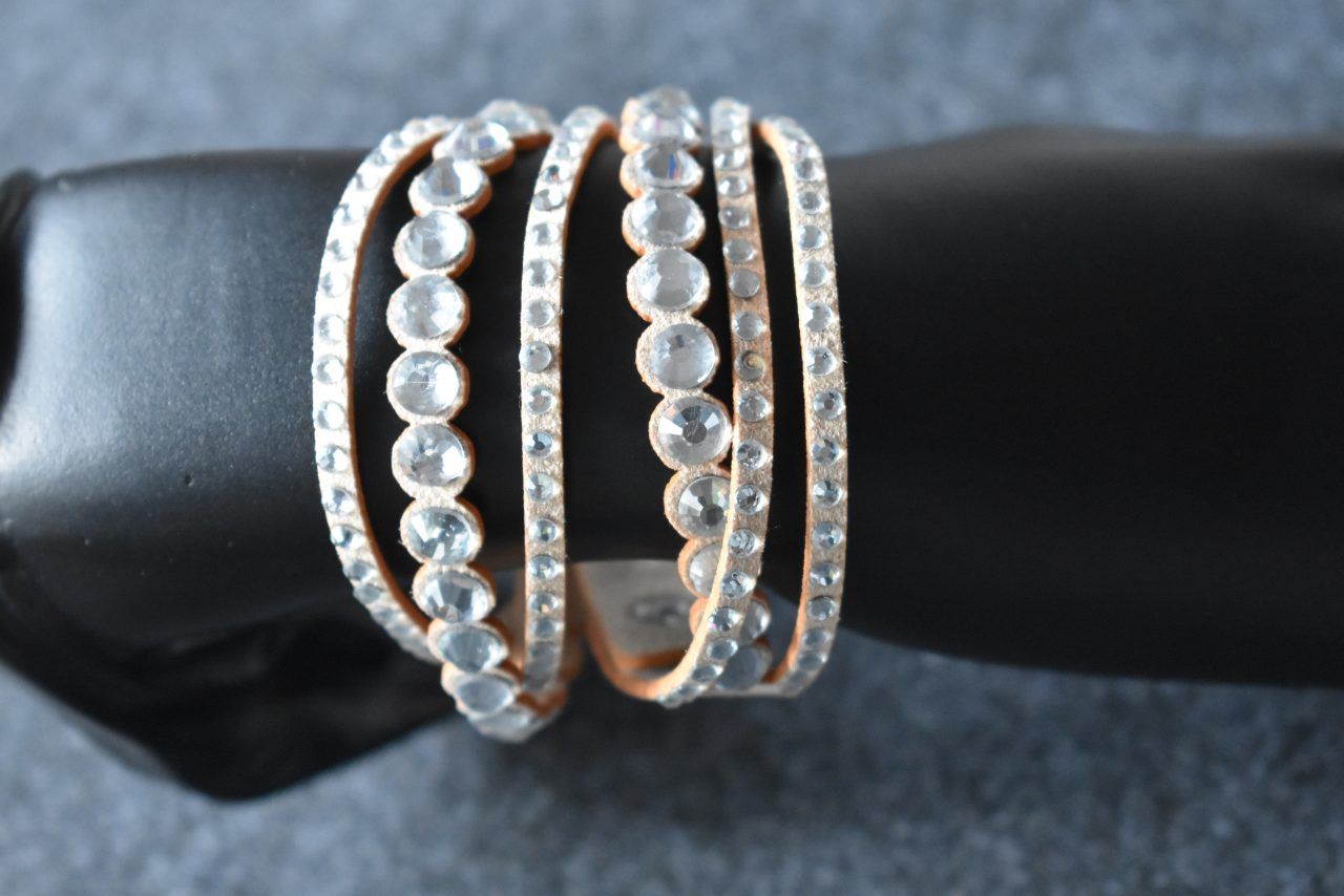 Ohne Marke Wickelarmband hellbraun mit großen Glitzersteinen Armband -neu-