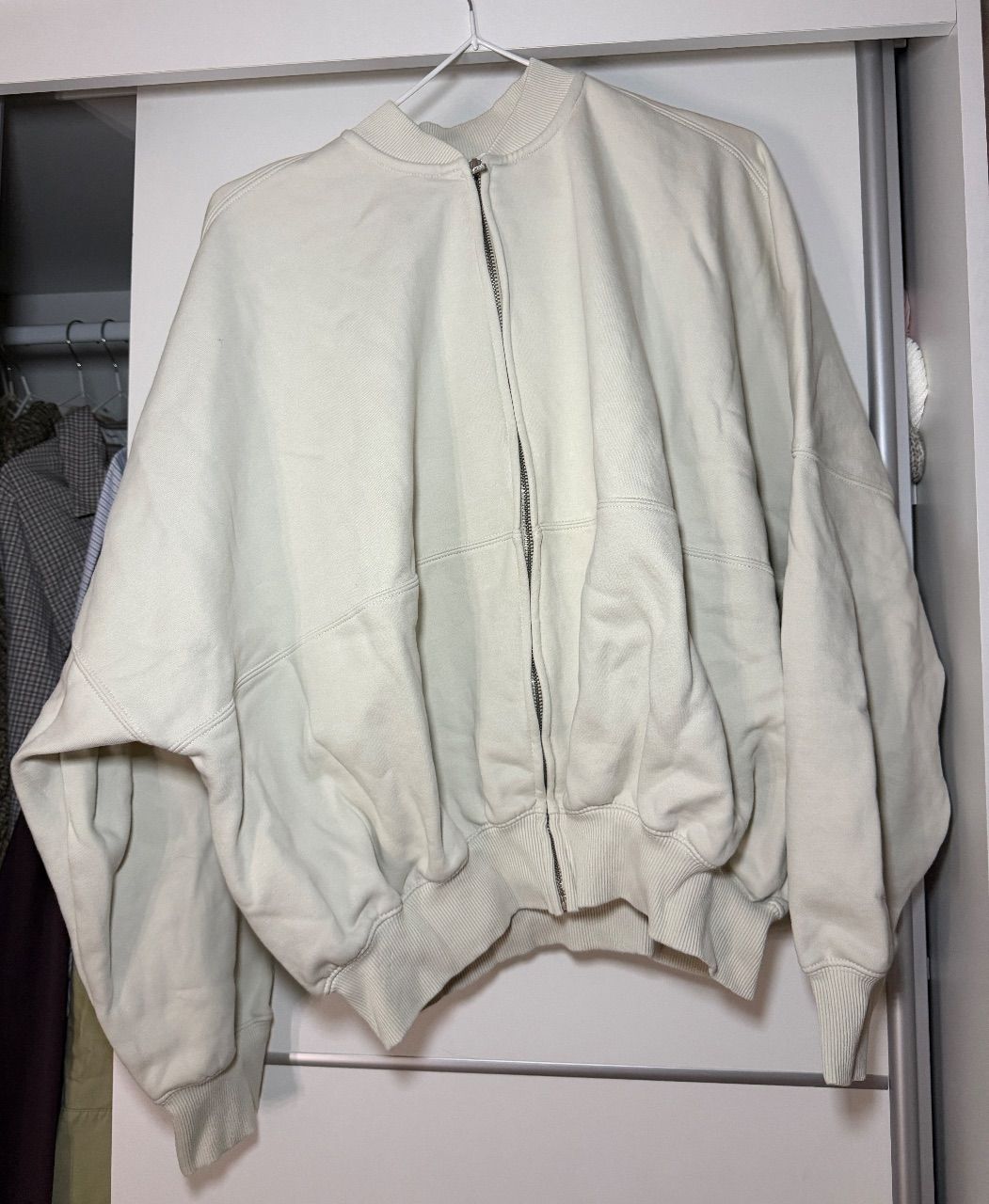 Zara Zara Bomberjacke in Creme  Size M