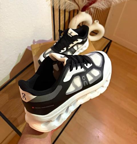 Schwarze on clouds Size 43