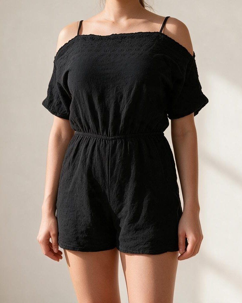 Urban Outfitters  Urban Outfitters See the Stars Jumpsuit Schwarz mit Blumenstickerei Gr. S Size S