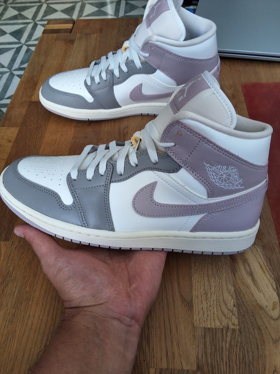 Nike  Nike jordan air 1 mid Size 42