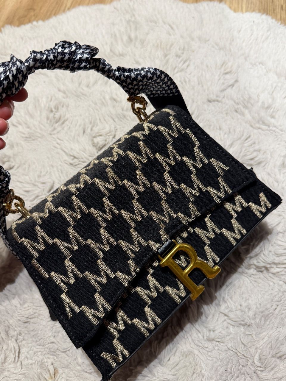 SHEIN  Elegante Handtasche in Schwarz/Beige mit goldenen Details