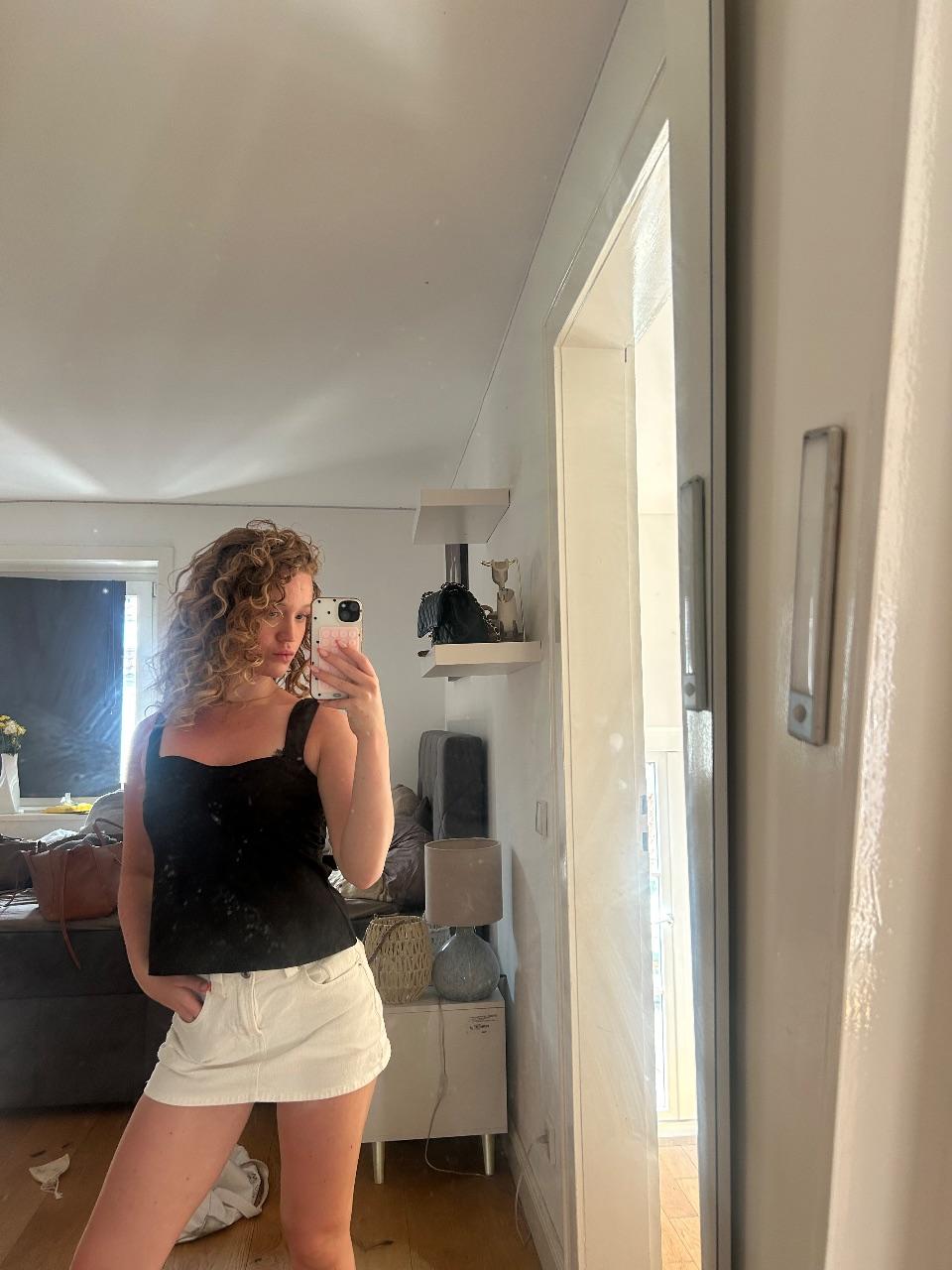 Satin top mit hinten einer Schleife