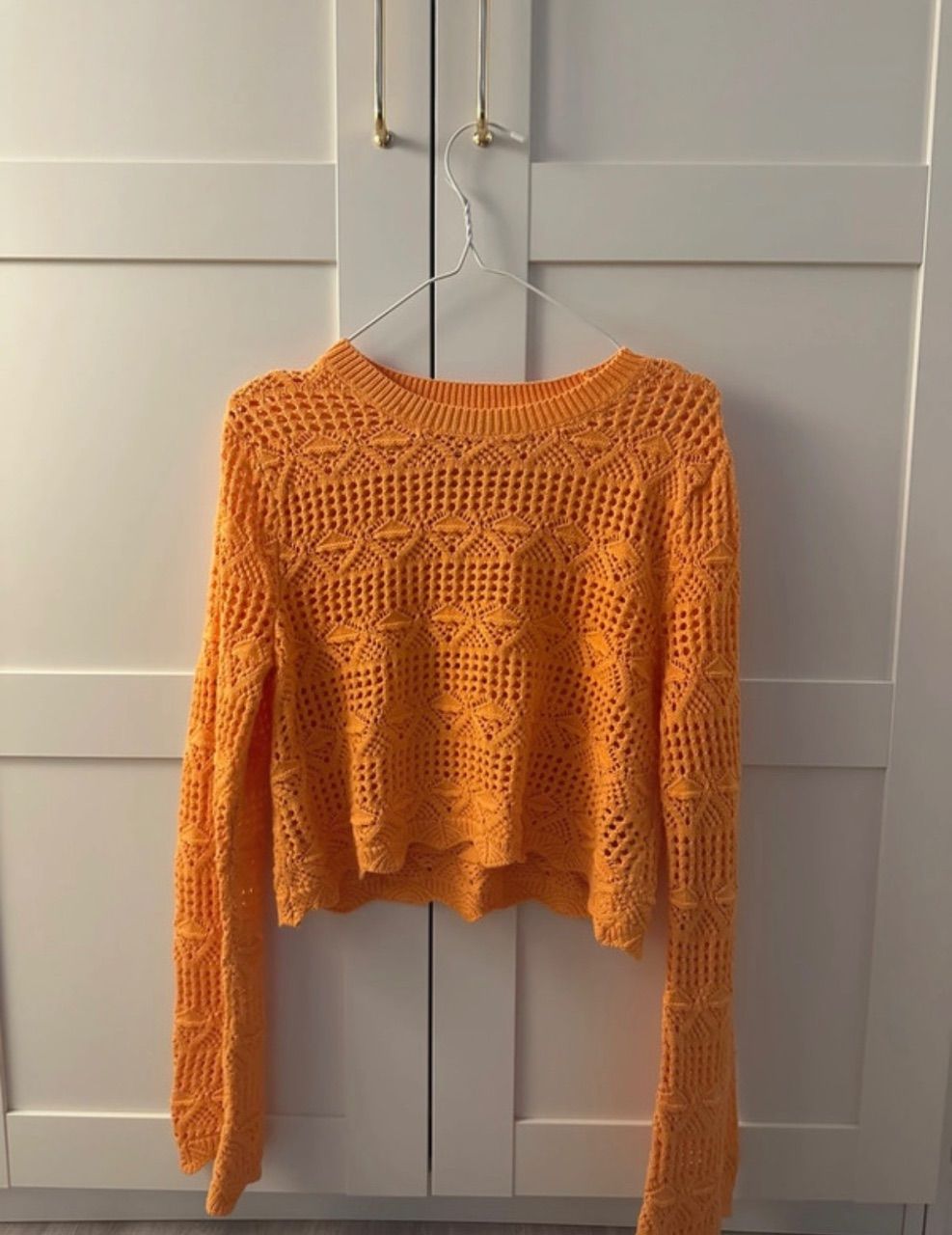 New Yorker Orange farbener Strickpullover mit schönem Lochmuster – Cropped