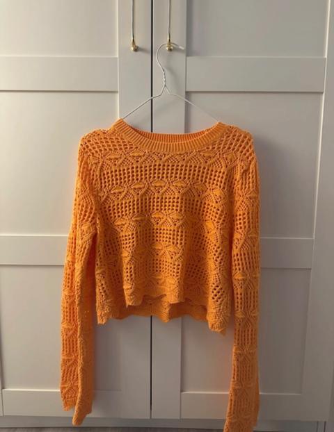 New Yorker Orange farbener Strickpullover mit schönem Lochmuster – Cropped