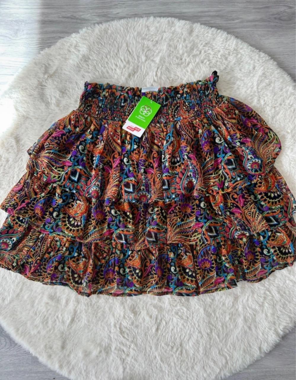 Bunter Paisley Minirock mit Volants – Hippie Boho
