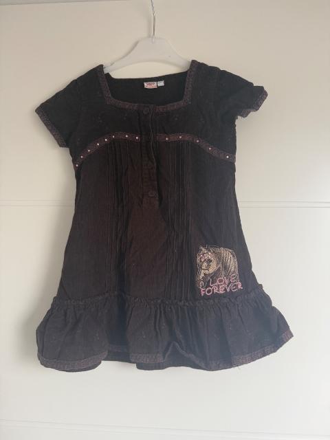 Braunes Kleid mit Pferdemotiv