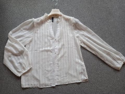 Amisu AMISU weiße transparente Damen Bluse in Größe XL Size XL