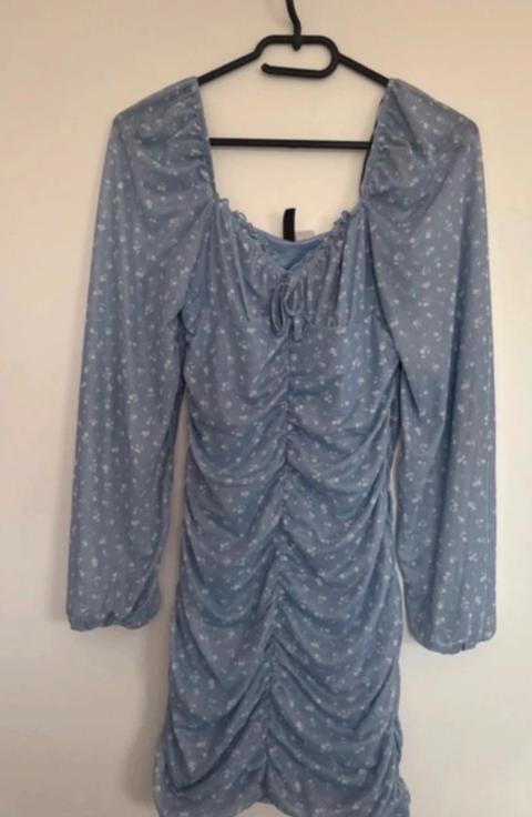 H&M Süßes Figurbetontes Kleid mit Blumenmuster Size S