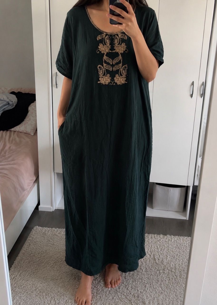 Ohne Marke Dunkelgrünes Maxikleid mit Goldstickerei | Gr. S Size L