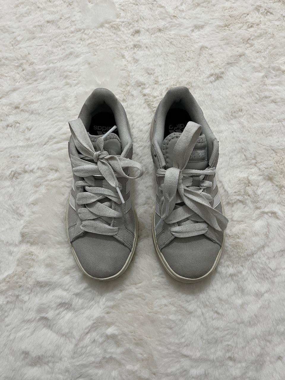 Adidas Sneaker Grau Weiß Wildlederoptik Herren Damen Gr. 36