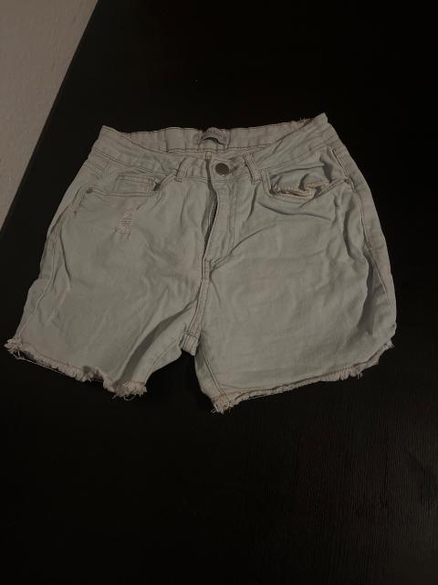Janina Damen Jeansshorts in Weiß – Used Look mit Fransen Size 36