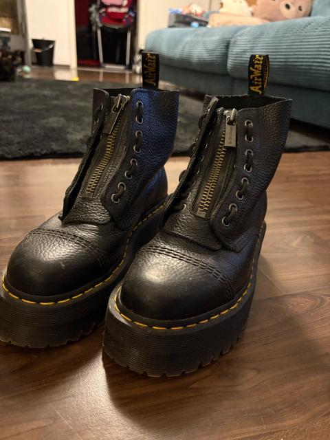 Dr. Martens Dr. Martens Sinclair gemilltes Nappaleder Plateaustiefel Size 39
