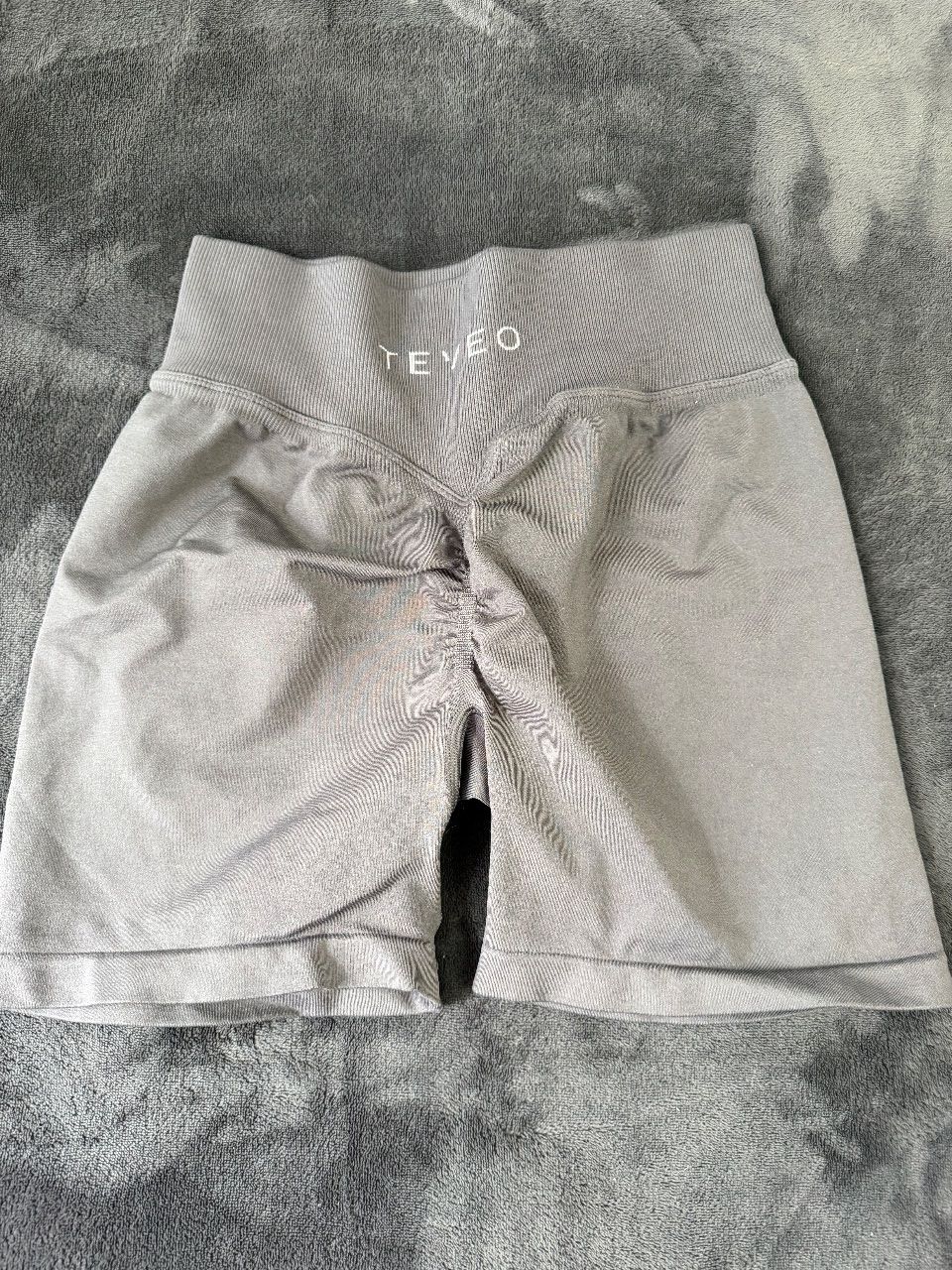 Teveo Teveo Statement Scrunch Shorts / Hose in Gr M Size M