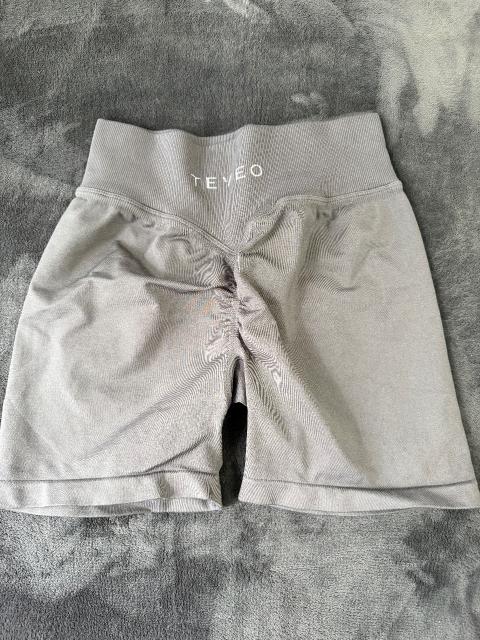 Teveo Teveo Statement Scrunch Shorts / Hose in Gr M Size M