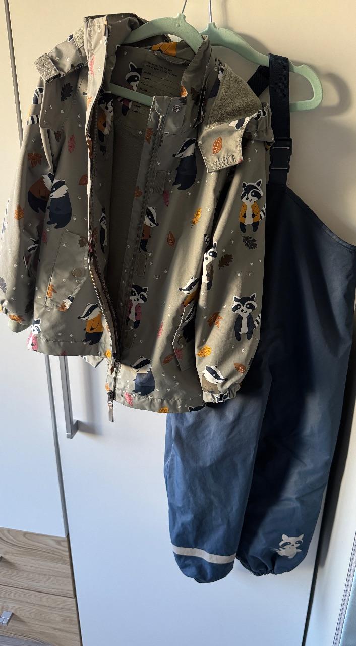 Schönes Regen-Set (Jacke und passende Matschhose)