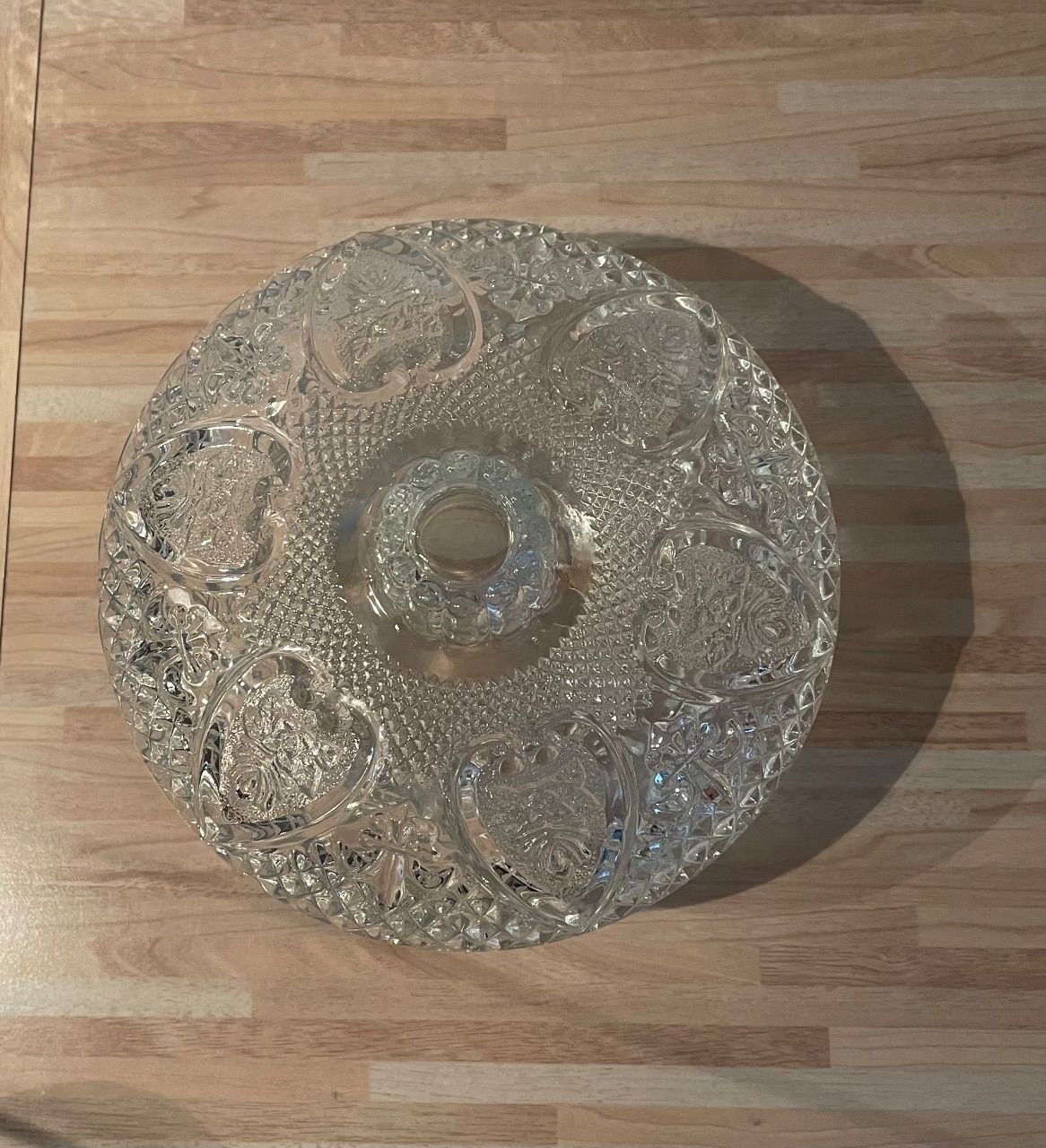 Ohne Marke Vintage Glasdose mit Deckel / Bonbonniere mit Herz- & Lilien-Muster