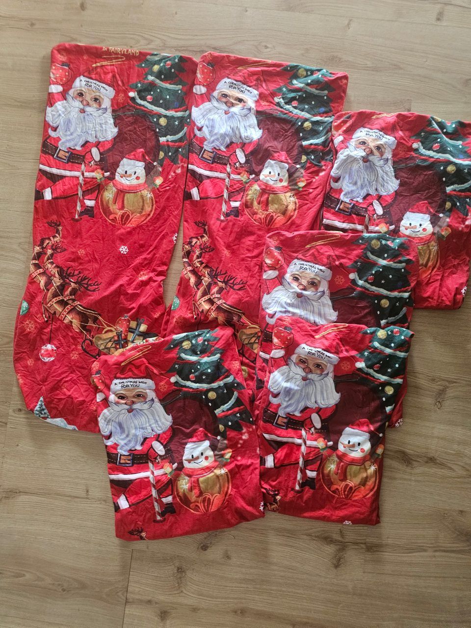 Weihnachtsdeko Stuhlhussen 6 Stück mit Weihnachtsmann & Rentaieren
