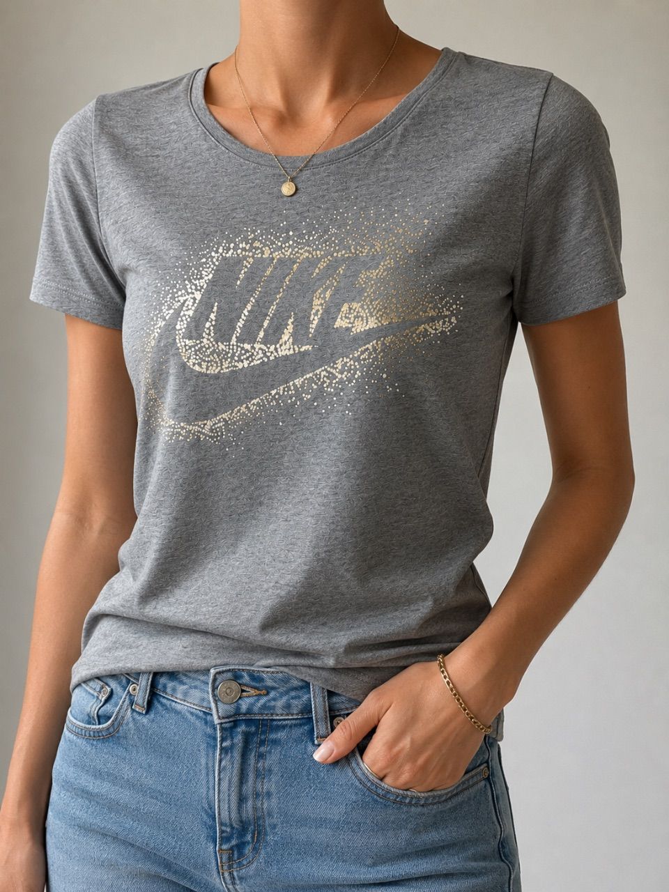 Nike Nike T-Shirt grau mit großem goldenem Logo Gr. XS Size XS