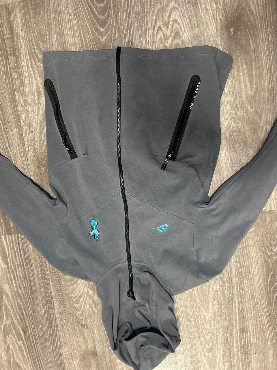 Nike Verkaufe eine Nike Kapuzenjacke / Zip-Hoodie in Grau, Größe M, gebraucht. Size M