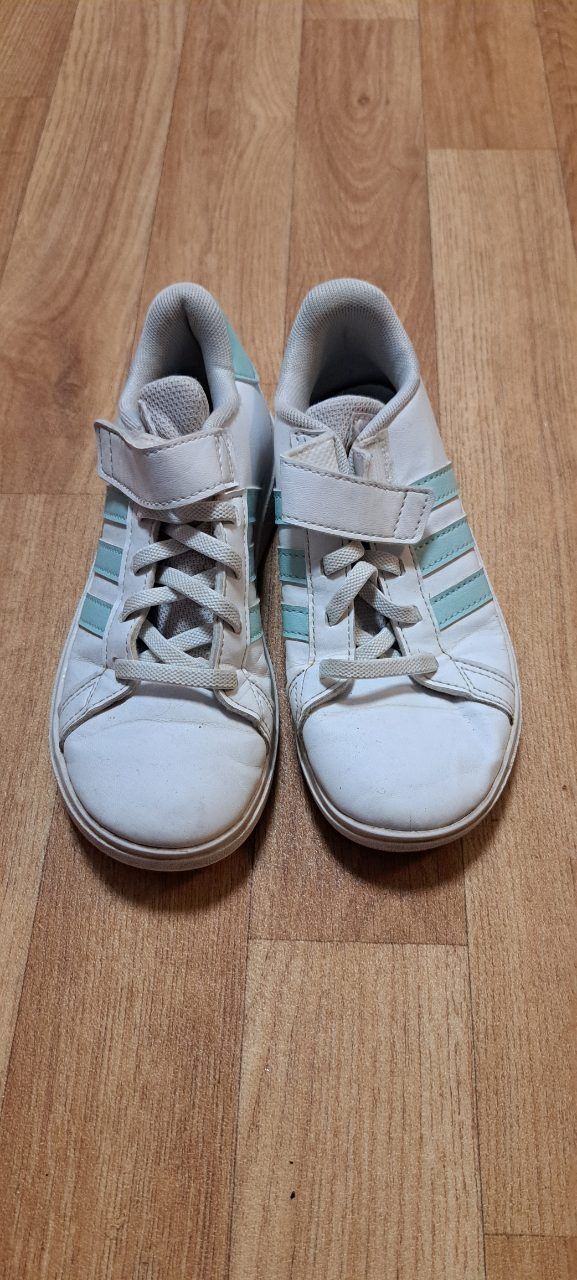 Adidas  Adidas Sneaker  Size 30