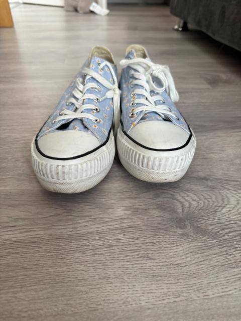 British Knights Hellblaue Sneaker mit Blumen Size 40