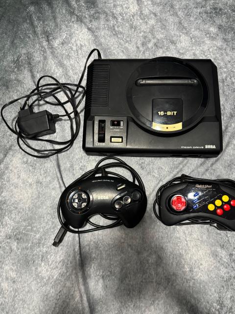 Sega Mega Drive SEGA Mega Drive II Konsole mit 2 Controllern – Funktioniert