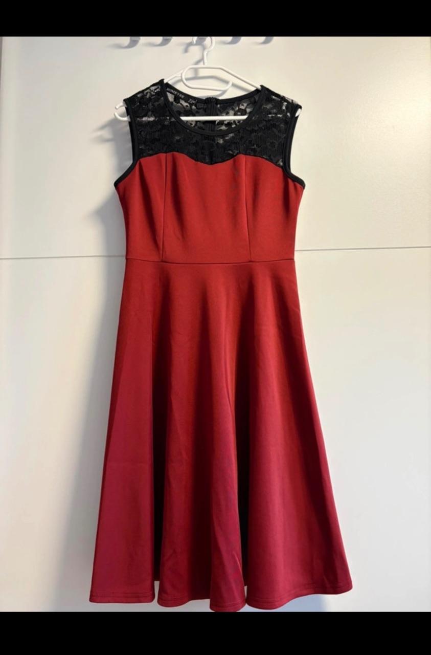 Rotes Kleid mit Spitze / Rockabilly Style
